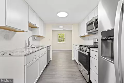 32 Avondale St, Laurel, MD 20707 photo 2