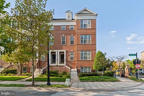 5570 Capital Gateway Dr #384, Suitland, MD 20746