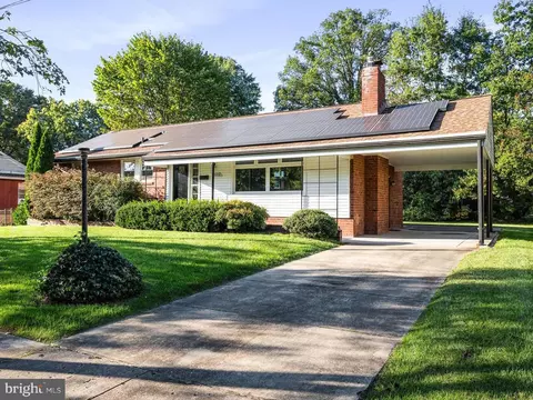 8606 Powhatan St, New Carrollton, MD 20784