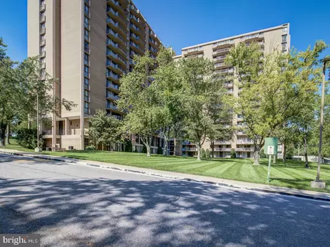 6100 Westchester Park Dr #302, College Park, MD 20740