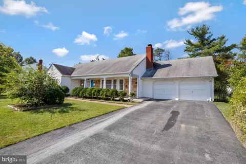12212 Shadetree Ln, Laurel, MD 20708 photo 2