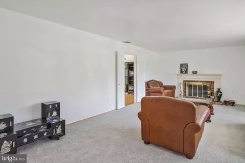 12212 Shadetree Ln, Laurel, MD 20708 photo 5
