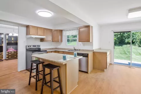 12212 Shadetree Ln, Laurel, MD 20708 photo 9