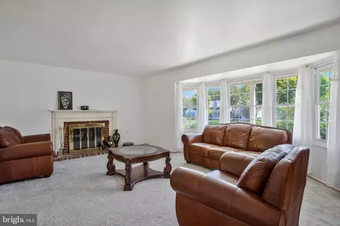 12212 Shadetree Ln, Laurel, MD 20708 photo 6
