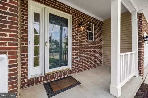 8209 Bathgate Ct, Clinton, MD 20735 photo 3