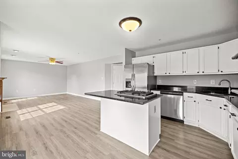 8209 Bathgate Ct, Clinton, MD 20735 photo 12