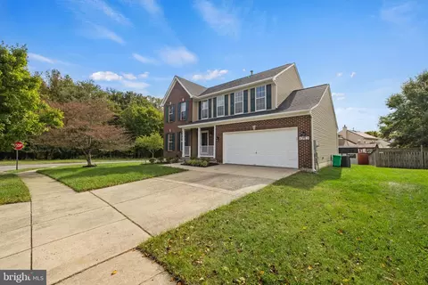 8209 Bathgate Ct, Clinton, MD 20735 photo 2