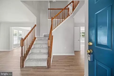 8209 Bathgate Ct, Clinton, MD 20735 photo 4