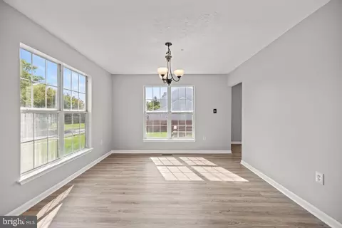 8209 Bathgate Ct, Clinton, MD 20735 photo 9