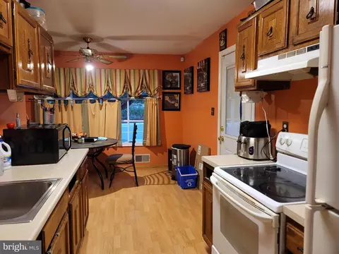 6506 Sandy Spring Rd, Laurel, MD 20707 photo 3