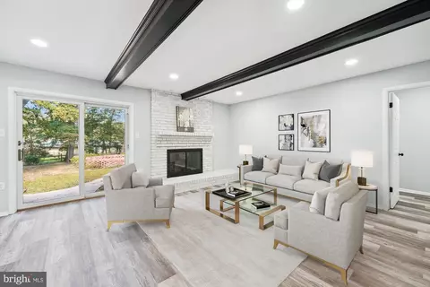809 Swan Creek Rd, Fort Washington, MD 20744