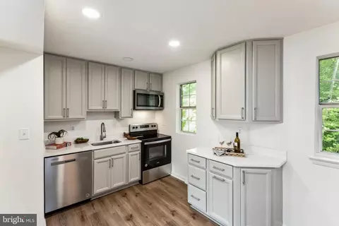 8050 Sandy Spring Rd, Laurel, MD 20707 photo 10
