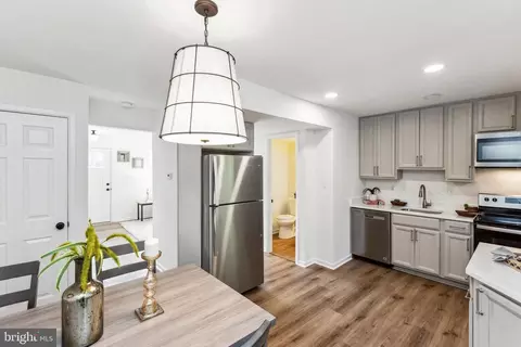 8050 Sandy Spring Rd, Laurel, MD 20707 photo 9