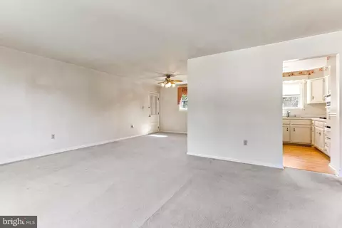 6701 Eilerson St, Clinton, MD 20735 photo 2