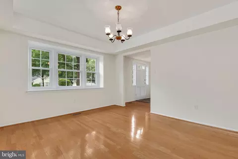 8758 Oxwell Ln, Laurel, MD 20708 photo 3