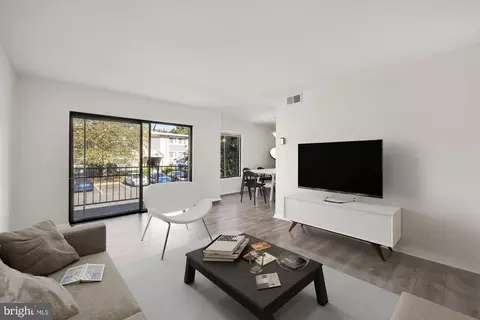 6986 Hanover Pkwy #201, Greenbelt, MD 20770