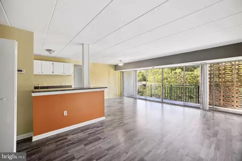 1800 Metzerott Rd #302, Adelphi, MD 20783