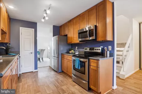 8244 Northview Ct, Laurel, MD 20707 photo 2