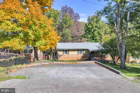 3904 Crystal Ln, Temple Hills, MD 20748