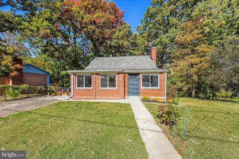 2112 Owens Rd, Oxon Hill, MD 20745