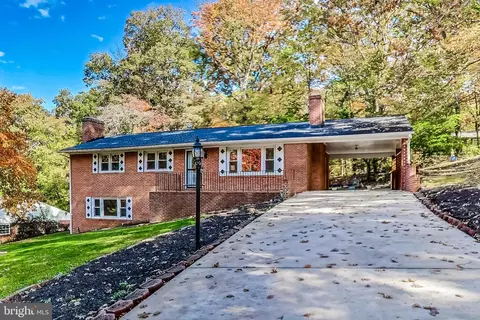 7704 Locust Ln, Fort Washington, MD 20744
