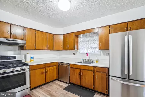 6202 Hellen Lee Dr, Clinton, MD 20735 photo 8