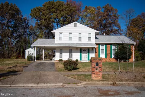 7717 Loudon Dr, Fort Washington, MD 20744
