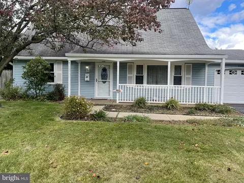 12326 Flamingo Ln, Bowie, MD 20715