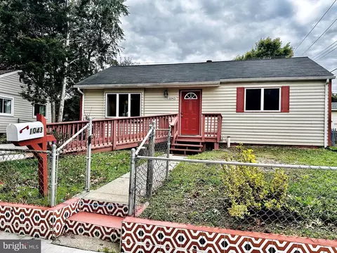 1043 Harrison Dr, Laurel, MD 20707 photo 2