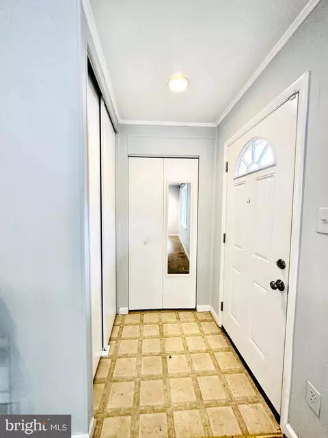 1043 Harrison Dr, Laurel, MD 20707 photo 4