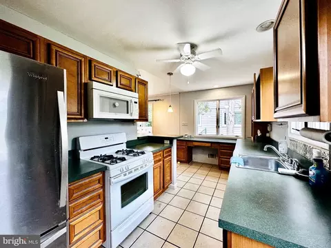 1043 Harrison Dr, Laurel, MD 20707 photo 9