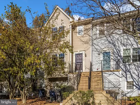 7128 Mahogany Dr #5, Hyattsville, MD 20785