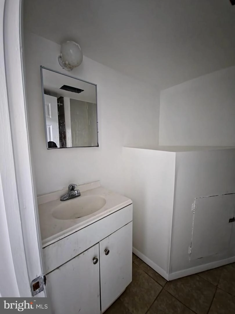 Bath - 10401 Balsamwood Dr, Laurel, MD 20708 photo 5 of 6