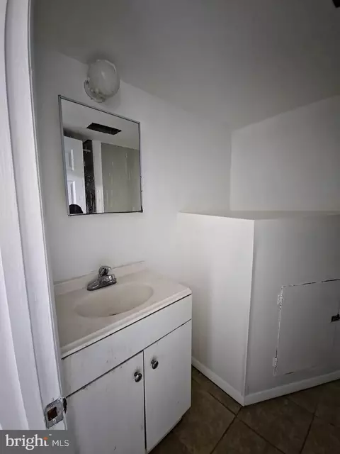 Bath - 10401 Balsamwood Dr, Laurel, MD 20708 photo 5 of 6