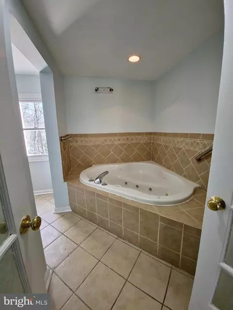 Bath - 10401 Balsamwood Dr, Laurel, MD 20708 photo 2 of 6