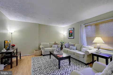 233 Castleton Pl, Marlboro, MD 20774 photo 4
