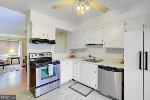 233 Castleton Pl, Marlboro, MD 20774 photo 8