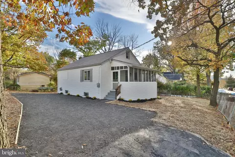 300 Carmody Hills Dr, Capitol Heights, MD 20743
