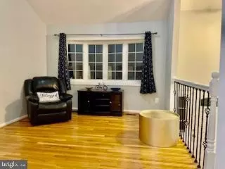 9909 Ridge St, Lanham, MD 20706 photo 2