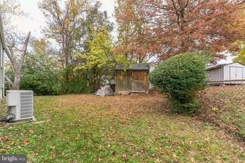 Exterior - 7220 Oliver St, Lanham, MD 20706 photo 5 of 8