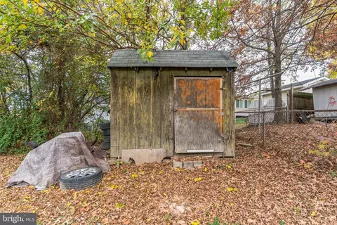 Exterior - 7220 Oliver St, Lanham, MD 20706 photo 6 of 8