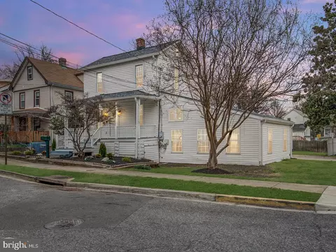 3703 35th St, Mount Rainier, MD 20712 photo 2