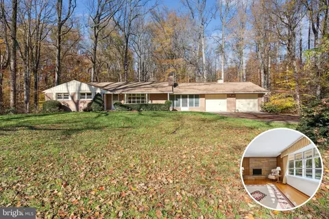 8006 Holly Ln, Clinton, MD 20735