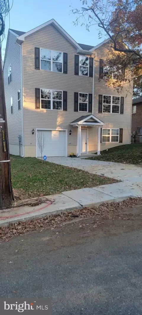 911 57th Pl, Fairmount Heights, MD 20743