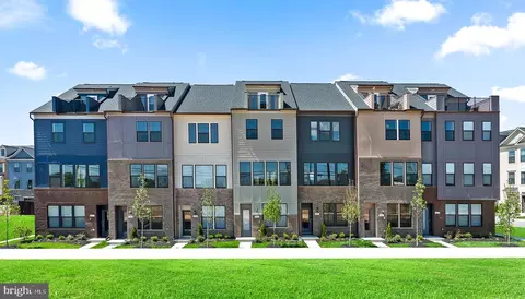 4847 Vista Green Ln, Lanham, MD 20706