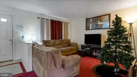 3207 Forest Run Dr, District Heights, MD 20747 photo 3