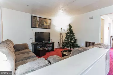 3207 Forest Run Dr, District Heights, MD 20747 photo 2