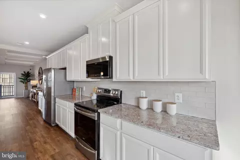 7618 Buzz Aldrin Ln, Lanham, MD 20706 photo 10