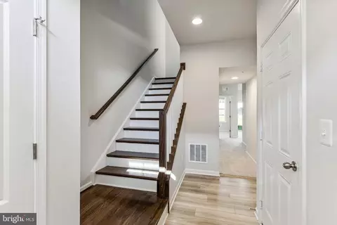 1036 Highpoint Trl, Laurel, MD 20707 photo 2
