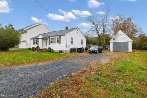 4111 Henson Ln, Temple Hills, MD 20748